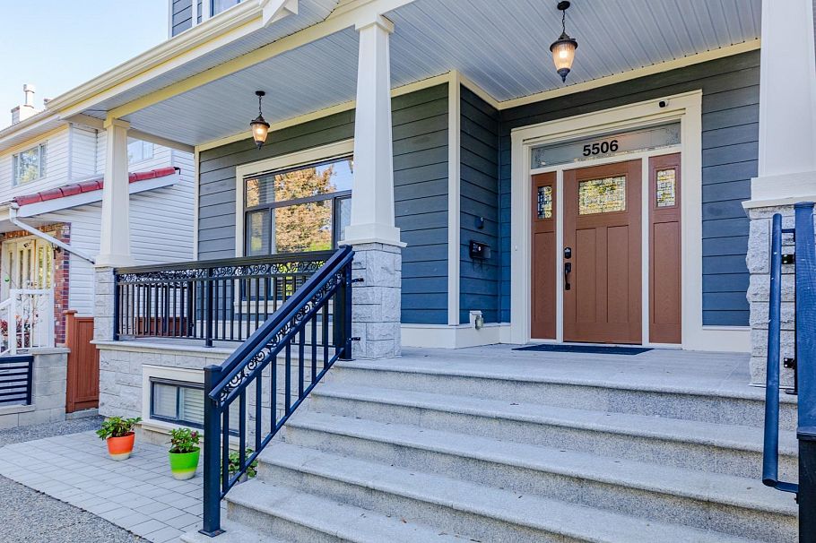 5506 College Street Vancouver, BC - 3