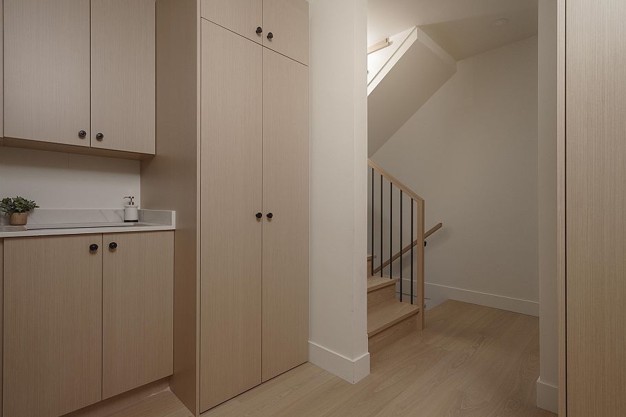 1 1376 E 11th Avenue Vancouver, BC - 18