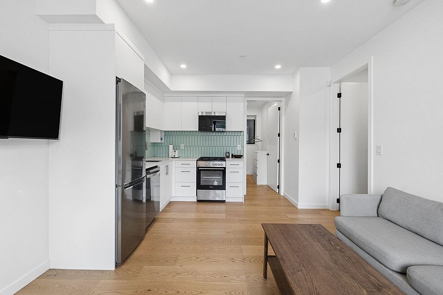 366 W 25th Street North Vancouver, BC - 33