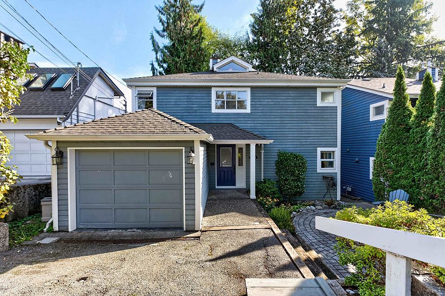 1150 Beaufort Road North Vancouver, BC - 2