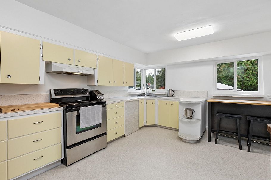 331 E 24th Street North Vancouver, BC - 12