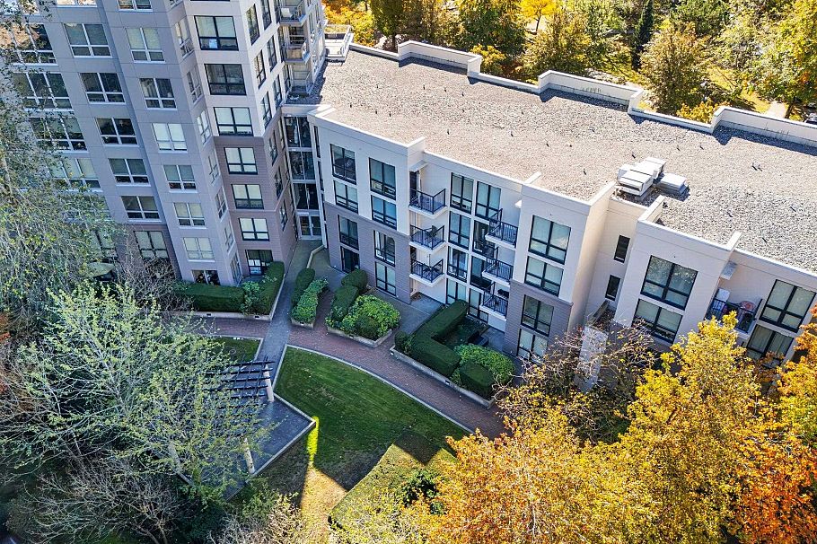 220 3663 Crowley Drive Vancouver, BC - 23