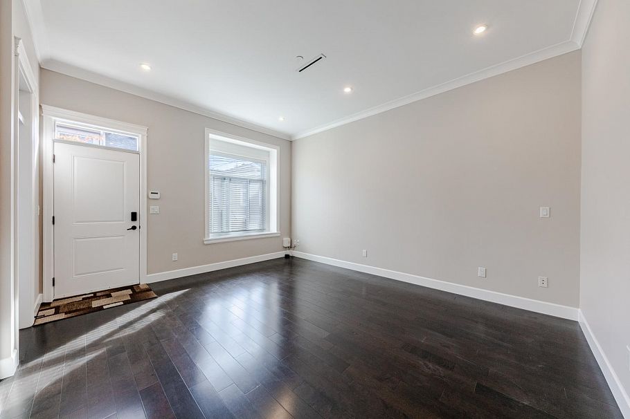 5506 College Street Vancouver, BC - 12