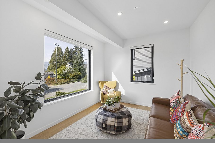 366 W 25th Street North Vancouver, BC - 29
