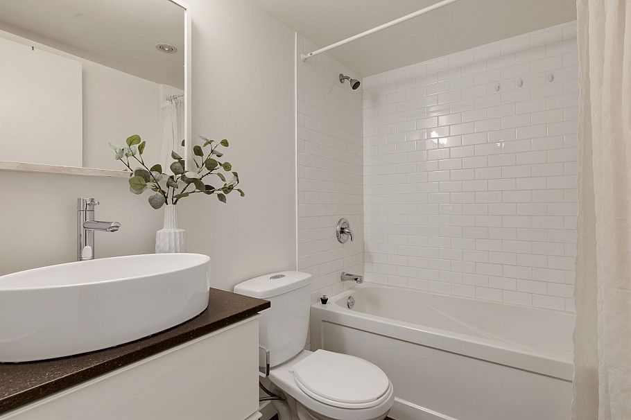 106 33 N Templeton Drive Vancouver, BC - 16