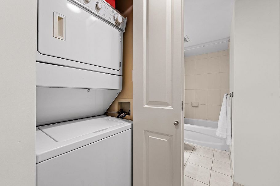 220 3663 Crowley Drive Vancouver, BC - 17