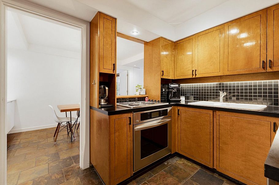 115 1890 W 6th Avenue Vancouver, BC - 11