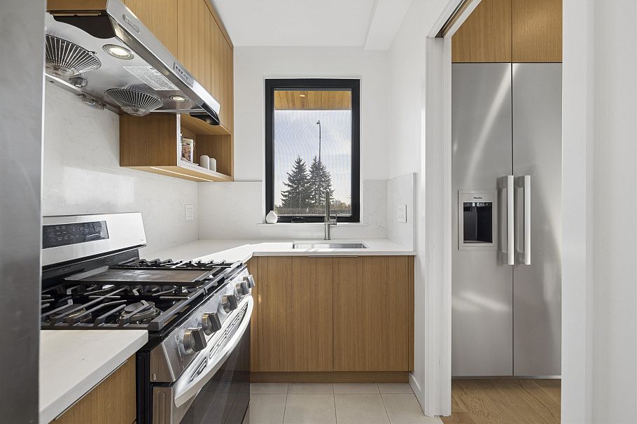 366 W 25th Street North Vancouver, BC - 16