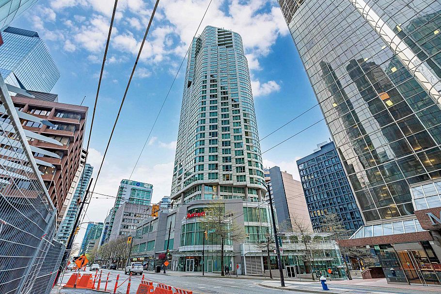 3803 1111 W Pender Street Vancouver, BC - 1