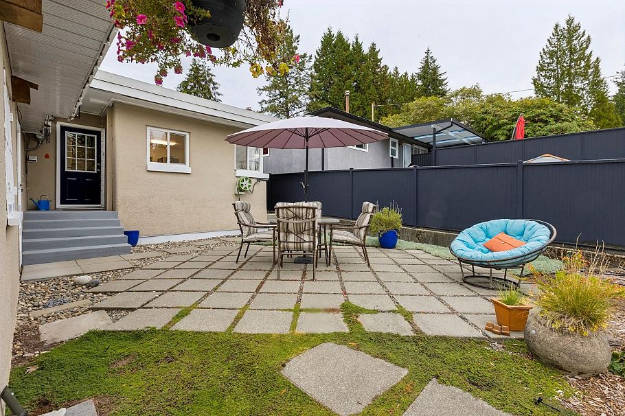331 E 24th Street North Vancouver, BC - 23