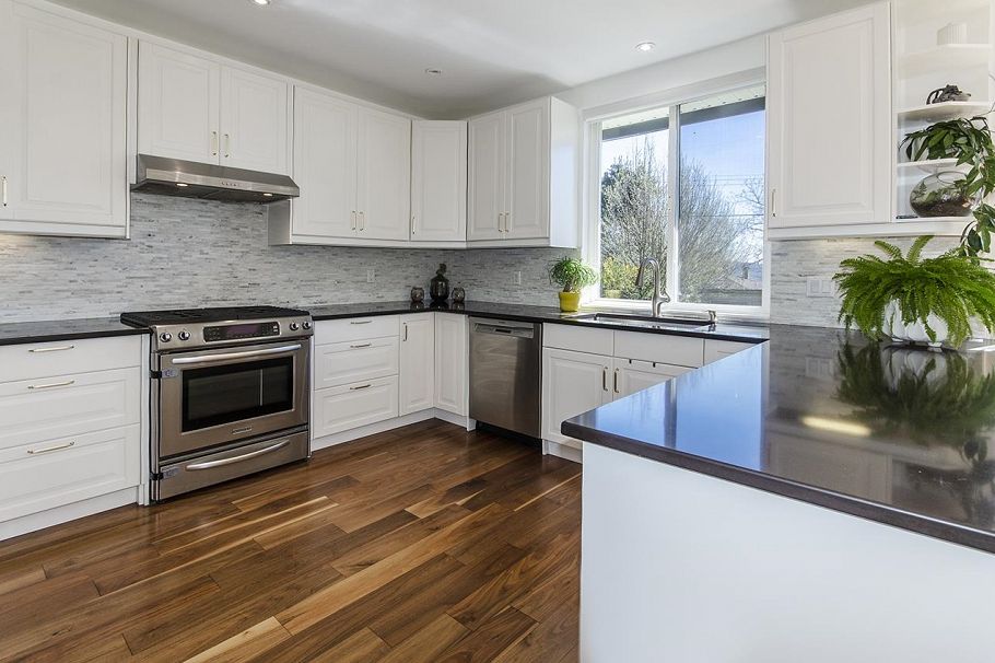 1075 Adderley Street North Vancouver, BC - 11