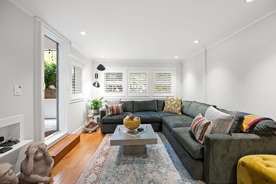 102 828 Gilford Street Vancouver, BC - 3