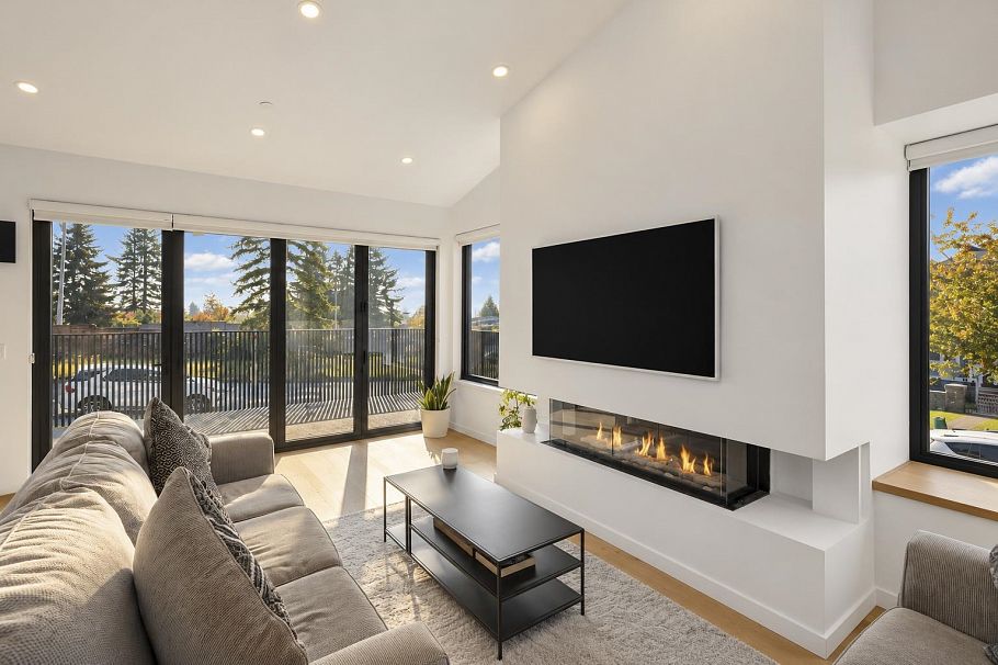 366 W 25th Street North Vancouver, BC - 9