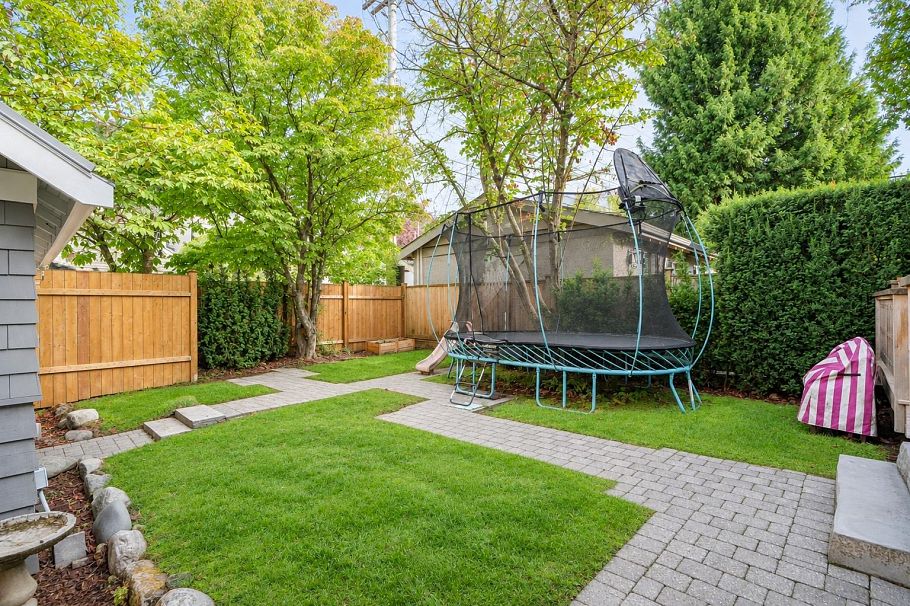 3811 W 26th Avenue Vancouver, BC - 29