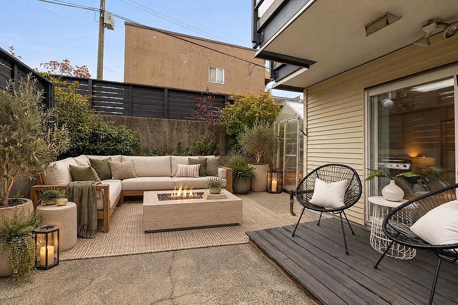106 33 N Templeton Drive Vancouver, BC - 1