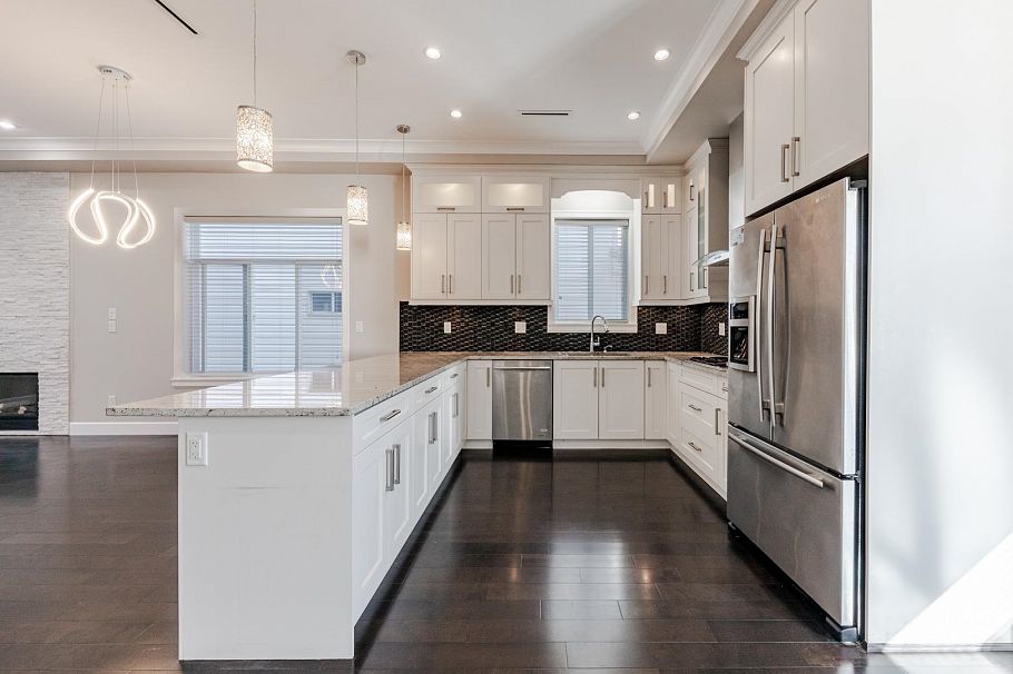 5506 College Street Vancouver, BC - 9