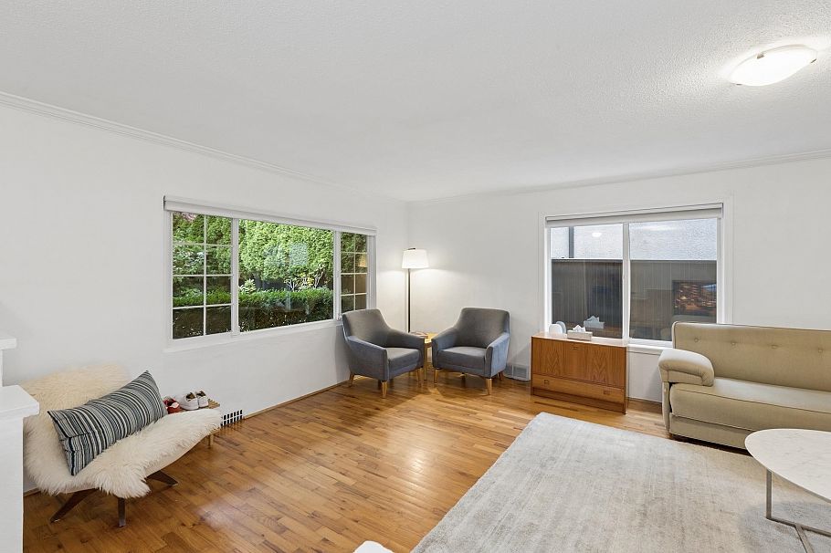 331 E 24th Street North Vancouver, BC - 7