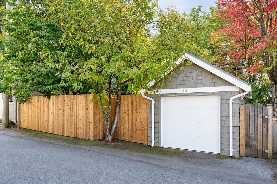 3811 W 26th Avenue Vancouver, BC - 32