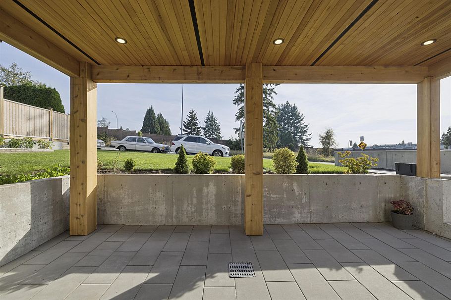 366 W 25th Street North Vancouver, BC - 32