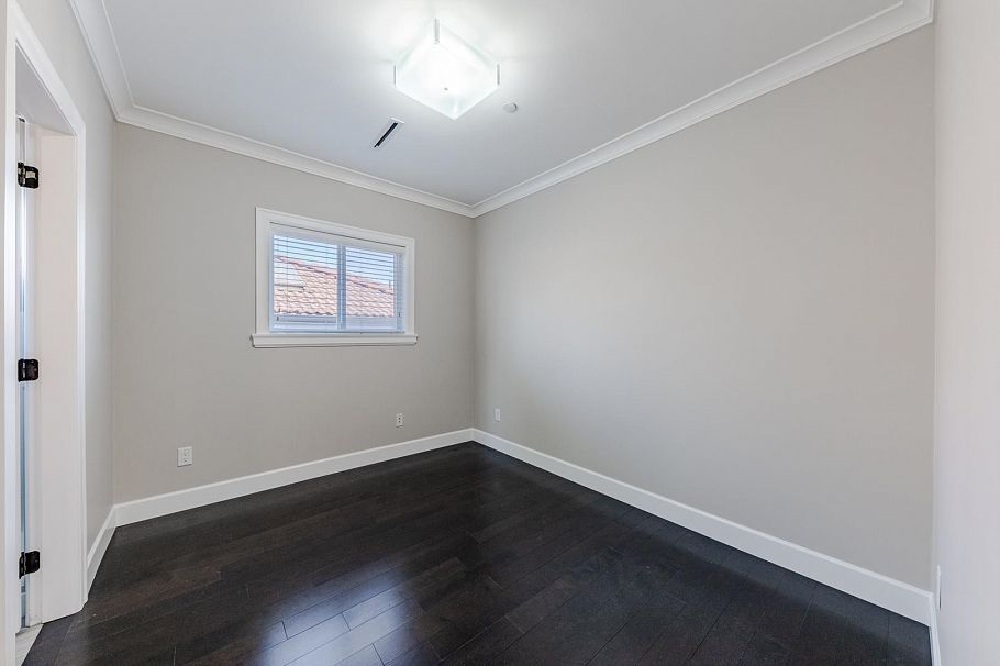 5506 College Street Vancouver, BC - 29