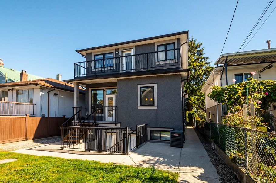 1195 Nootka Street Vancouver, BC - 32