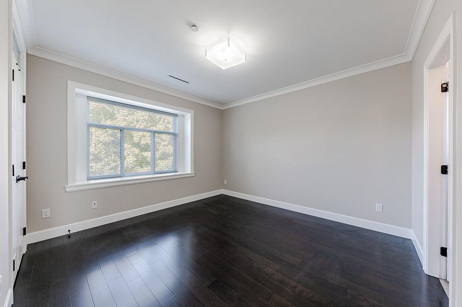 5506 College Street Vancouver, BC - 24