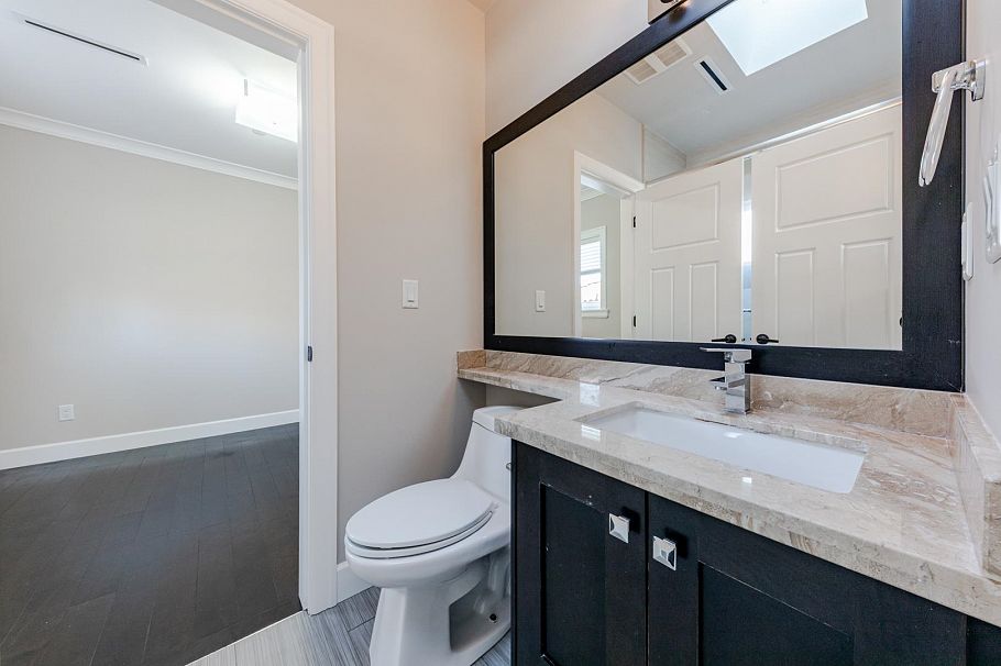 5506 College Street Vancouver, BC - 27