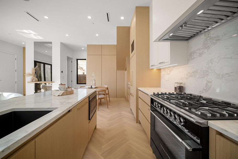 411 W 19th Avenue Vancouver, BC - 10