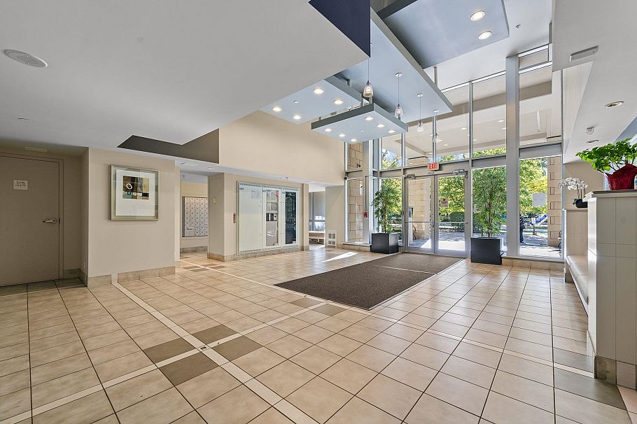 220 3663 Crowley Drive Vancouver, BC - 25