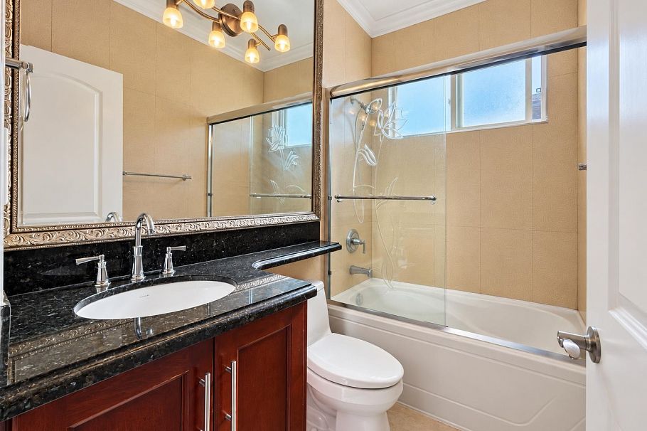 6830 Vivian Street Vancouver, BC - 30