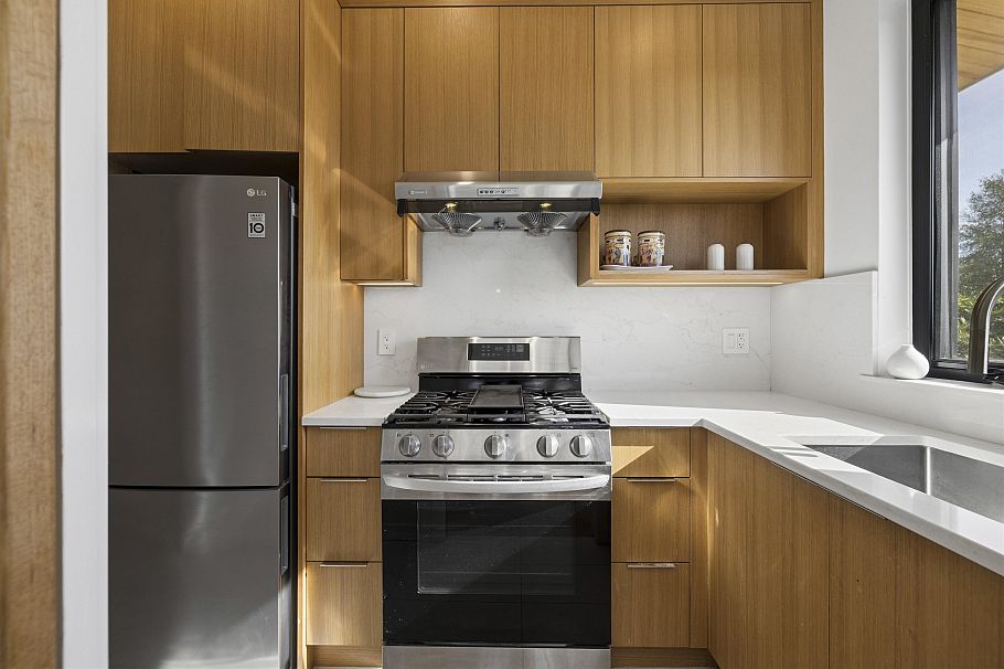 366 W 25th Street North Vancouver, BC - 15