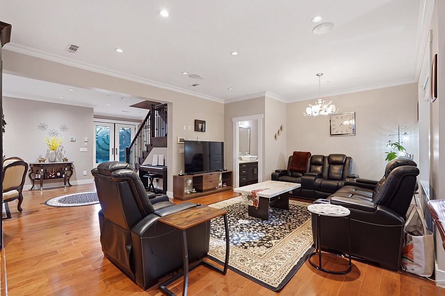 631 W 24th Close North Vancouver, BC - 8