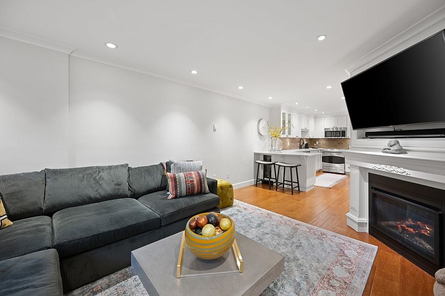 102 828 Gilford Street Vancouver, BC - 4