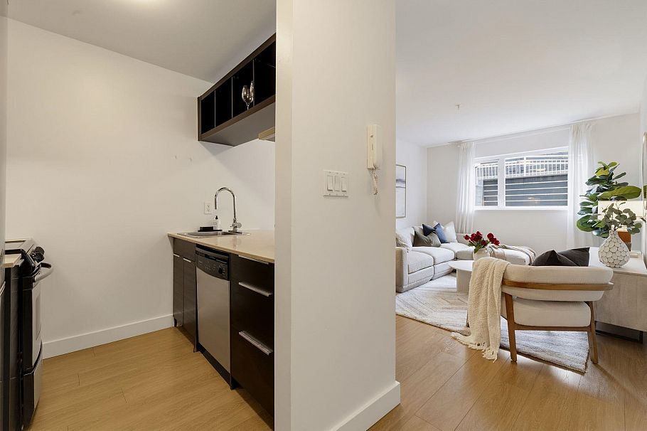 106 33 N Templeton Drive Vancouver, BC - 13