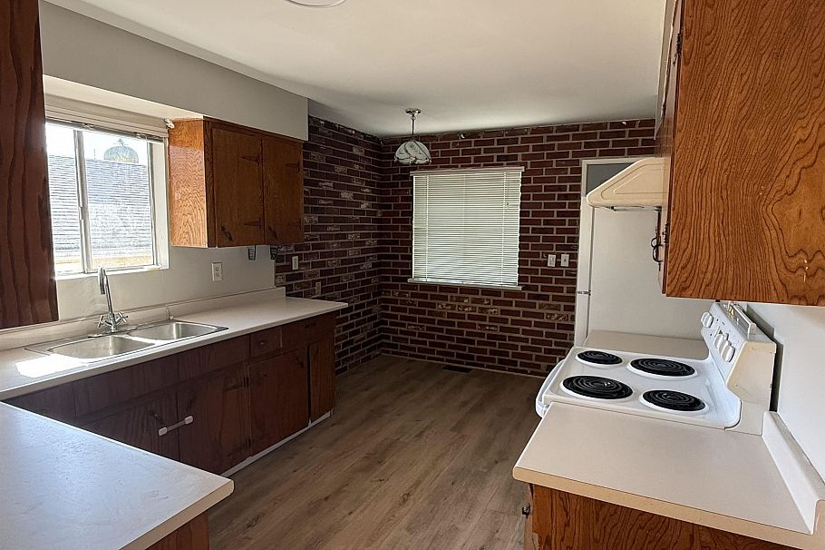 3466 E 2nd Avenue Vancouver, BC - 4