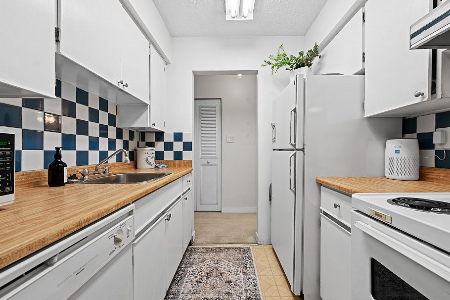 206 250 W 1st Street North Vancouver, BC - 6