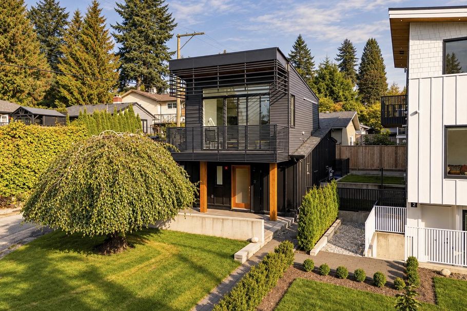 366 W 25th Street North Vancouver, BC - 4