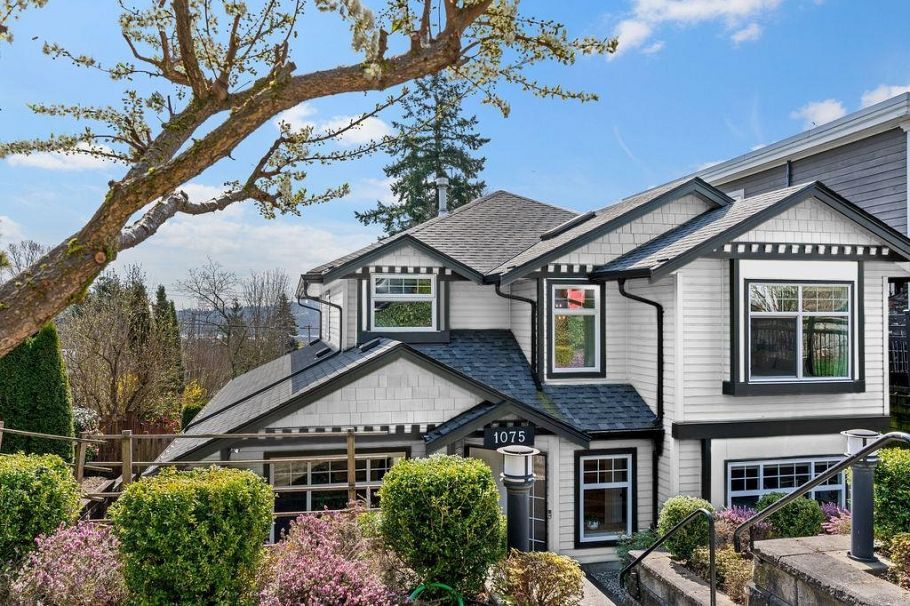 1075 Adderley Street North Vancouver, BC - 3