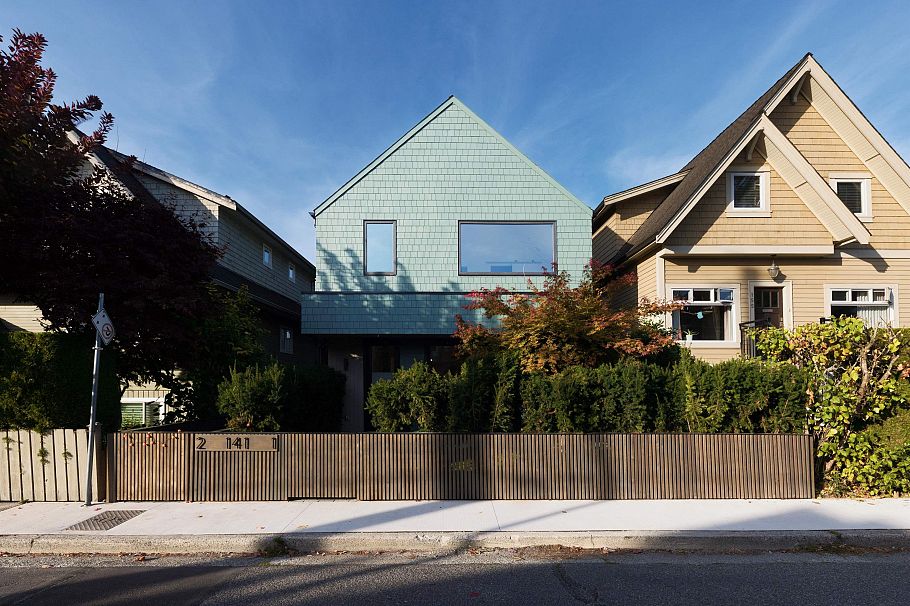 1 141 E 22nd Avenue Vancouver, BC - 2