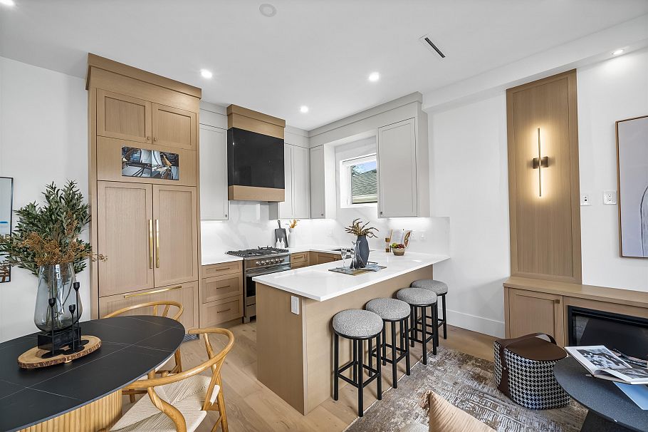 2712 Kitchener Street Vancouver, BC - 3