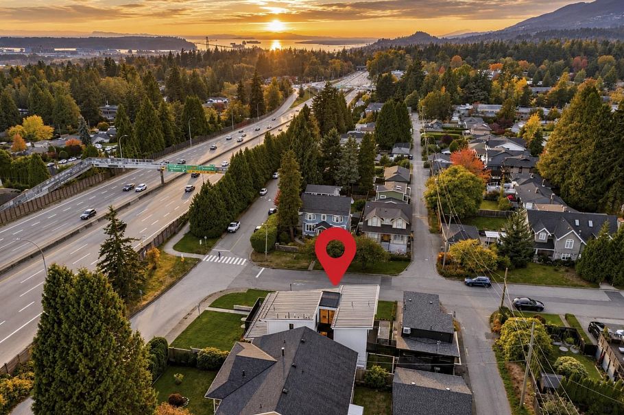 366 W 25th Street North Vancouver, BC - 35