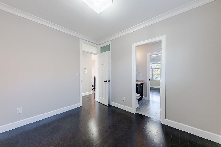 5506 College Street Vancouver, BC - 30