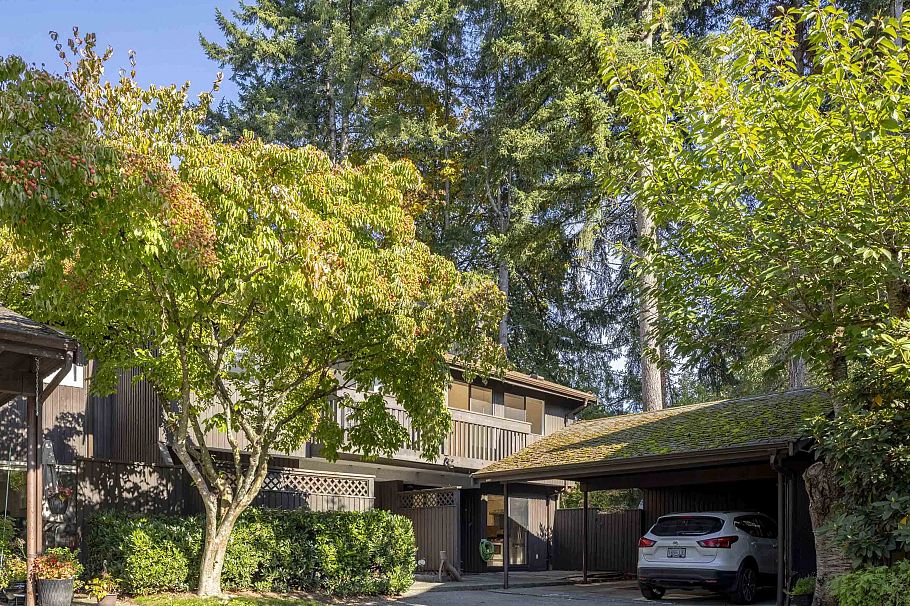 1996 Purcell Way North Vancouver, BC - 2