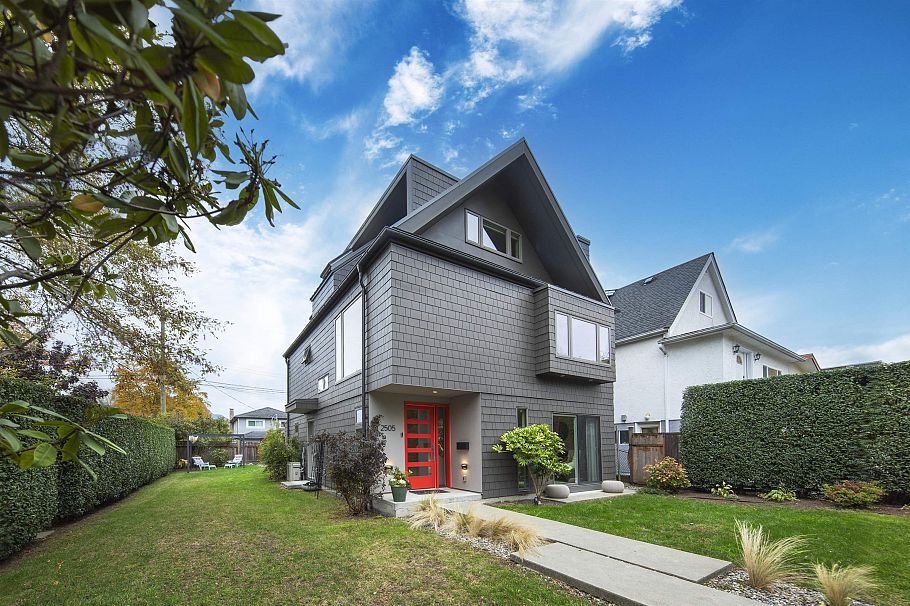 2505 Adanac Street Vancouver, BC - 31