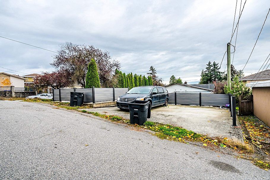 1791 E 64th Avenue Vancouver, BC - 4