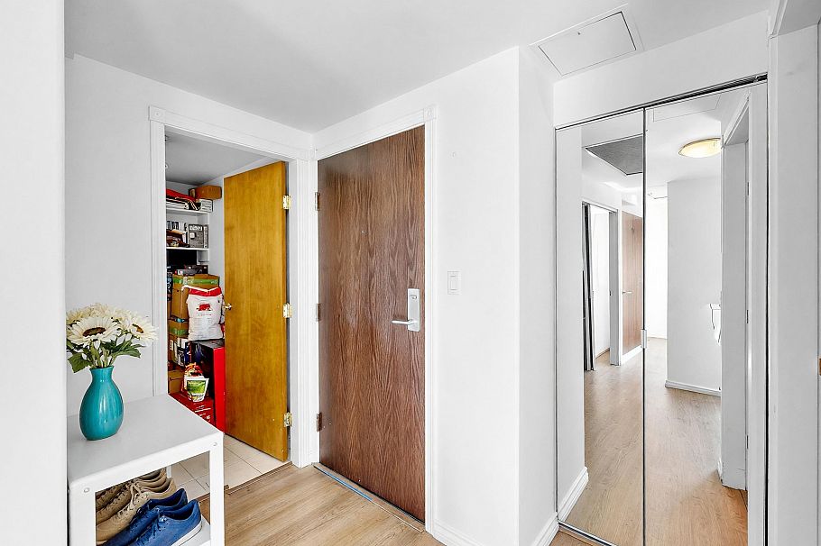 3803 1111 W Pender Street Vancouver, BC - 2
