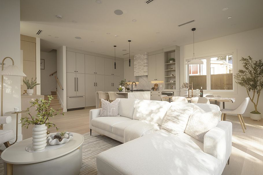 2 1376 E 11th Avenue Vancouver, BC - 1