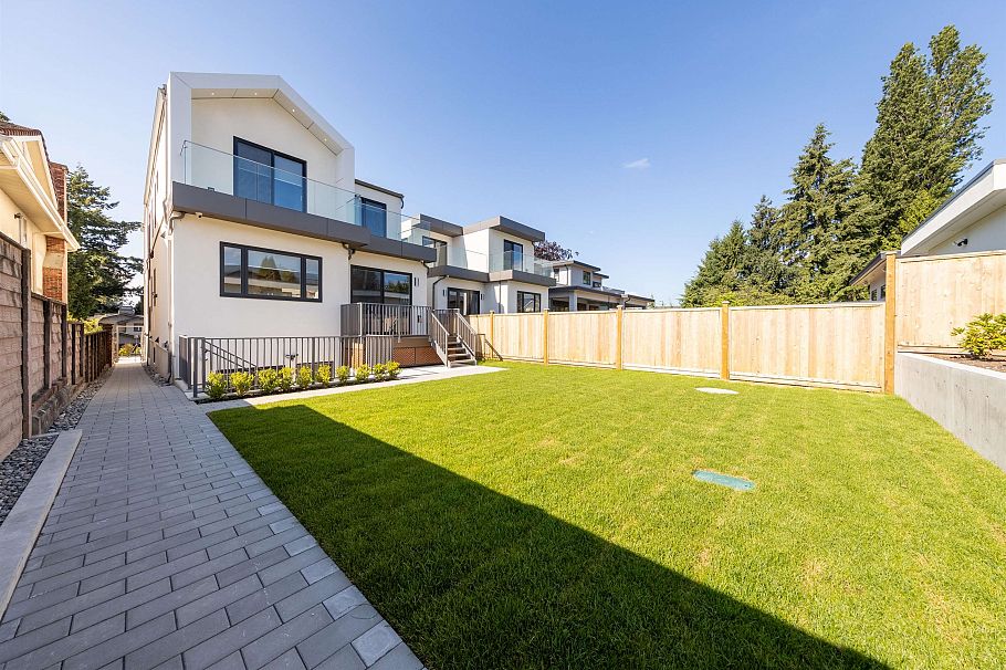 840 E 14th Street North Vancouver, BC - 31