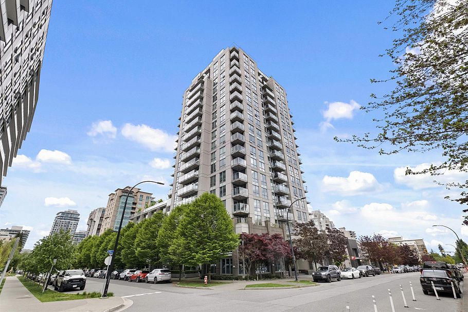 519 135 E 17th Street North Vancouver, BC - 1