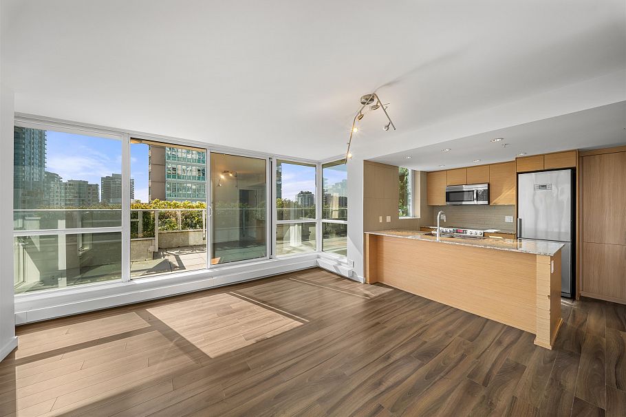 519 135 E 17th Street North Vancouver, BC - 8